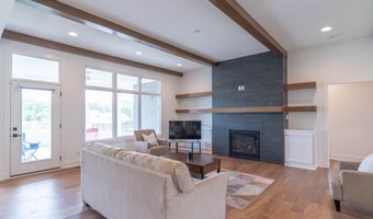 921 Justine Cir E, Indianapolis, IN 46234