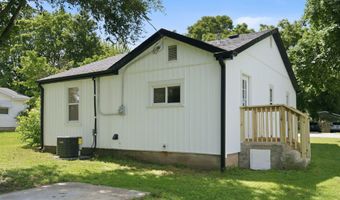 119 E Pearl St, Aurora, MO 65605