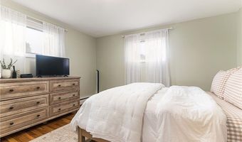 25 Stony Brook Dr, Cranston, RI 02920
