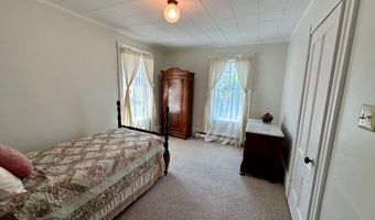 23 Holland St, Bangor, ME 04401