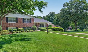 8024 GARLOT Dr, Annandale, VA 22003
