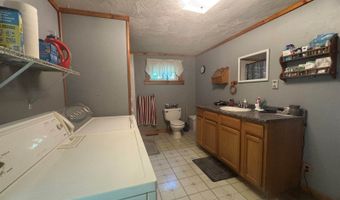 121 Main Rd, Abbot, ME 04406