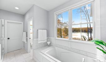 90 E LAKE Dr, Annapolis, MD 21403