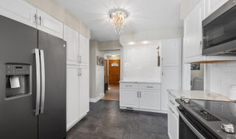 1124 W PARKWAY Blvd, Appleton, WI 54914