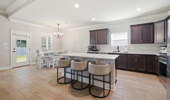 880 Leeward Dr, Biloxi, MS 39532