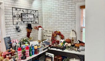 305 N Washington St, Abingdon, IL 61410