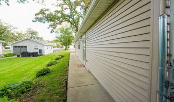 39450 N Circle Ave, Antioch, IL 60002