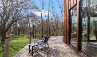 85 Gondola Ave, Jamestown, RI 02835