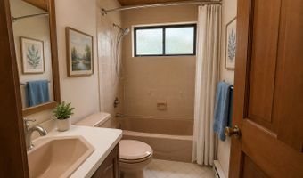 4 Taagan Point Rd, Danbury, CT 06811