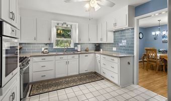 17 Valley Stream Dr, Danbury, CT 06811