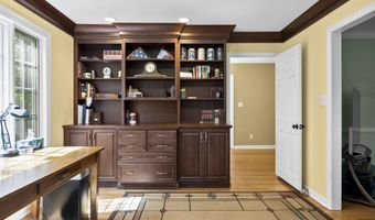 17 Schuyler Hills Rd, Albany, NY 12211