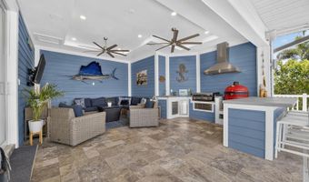 5216 POINT HARBOR Ln, Apollo Beach, FL 33572