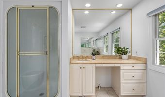 19 Cassandra Ln, North Kingstown, RI 02852