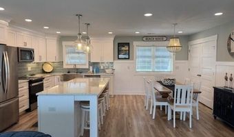 102 W Dobbs St, Atlantic Beach, NC 28512