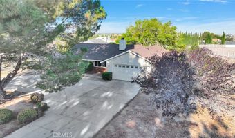 12490 Palomino Ln, Apple Valley, CA 92308