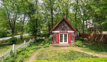 920 Grove St, Baldwin City, KS 66006