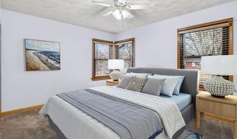 6919 Greenholly Dr, Affton, MO 63123