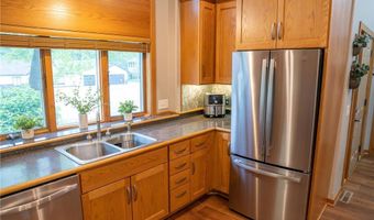 1804 Wildflower Ln NE, Alexandria, MN 56308