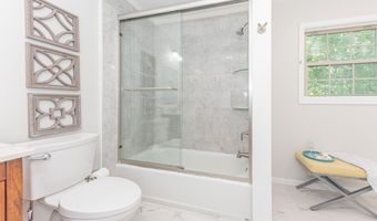 2728 Kimberley Rd, Ann Arbor, MI 48104