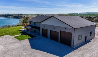 305 Snake River Dr, American Falls, ID 83211