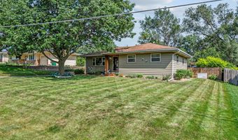 6823 NW Golden Ln, Des Moines, IA 50313