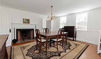 6 Baldwin Rd, Middletown, RI 02842