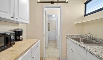 134 Kapahulu Ave 822, Honolulu, HI 96815
