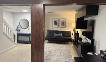 8 Scuppo Rd APT 13, Danbury, CT 06811