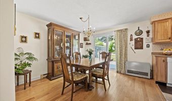 64 Colonial Vlg, Falmouth, ME 04105