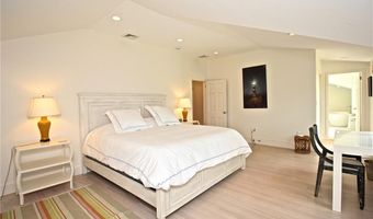 215 Coggeshall Ave, Newport, RI 02840