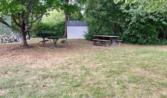 118 ROBERTS Ln 300, Alexandria, VA 22314