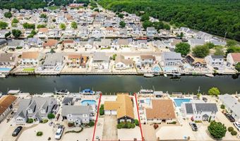 66 Wind Jammer Ct, Bayville, NJ 08721