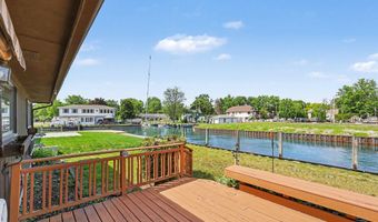 142 Channelsyde Dr, Algonac, MI 48001