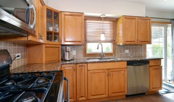 440 W Lake Park Dr, Addison, IL 60101