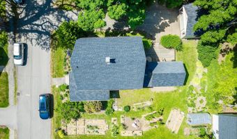 21 Elm St, Belfast, ME 04915