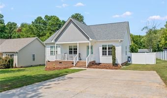 724 Sherwood Rd, Asheboro, NC 27205