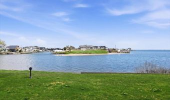 1 Victoria Dr, Amityville, NY 11701