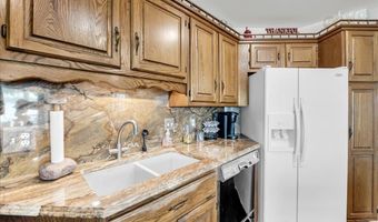 523 Lathrop Ave, Algonac, MI 48001