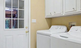 1911 Regalwood Dr, Albany, GA 31721