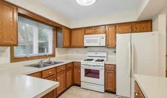 2109 N Charter Point Dr, Arlington Heights, IL 60004