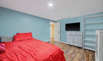 26 Smith St, Amityville, NY 11701