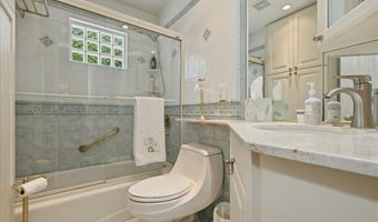 40 Bayview Ave, Amityville, NY 11701