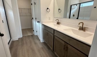 182 Peeps Ct, Adkins, TX 78101