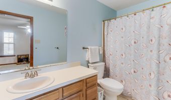 173 Pine Grove Ave, Biloxi, MS 39531