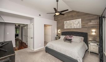 1878 Ridgeview Circle Dr, Ballwin, MO 63021