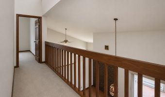 4 Taagan Point Rd, Danbury, CT 06811