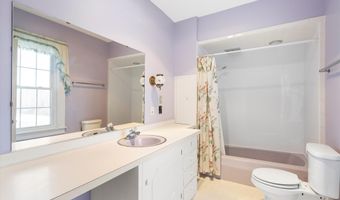 33 Bunker Hill Rd, Auburn, NH 03032