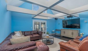 76 Midvale Ave, Cranston, RI 02920
