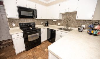 2 Southcreek Ct B, Amherst, NY 14051