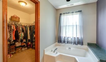 1012 Coopers Run, Amherst, OH 44001